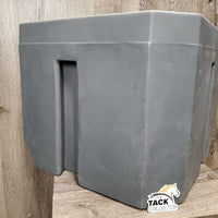 Plastic Corner Feeder, 2x wooden wall mounting boards *xc/like new, mnr dirt
