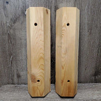 Plastic Corner Feeder, 2x wooden wall mounting boards *xc/like new, mnr dirt
