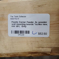 Plastic Corner Feeder, 2x wooden wall mounting boards *xc/like new, mnr dirt
