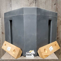 Plastic Corner Feeder, 2x wooden wall mounting boards *xc/like new, mnr dirt
