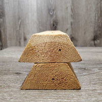 Plastic Corner Feeder, 2x wooden wall mounting boards *xc/like new, mnr dirt
