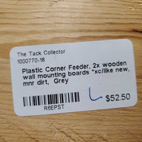 Plastic Corner Feeder, 2x wooden wall mounting boards *xc/like new, mnr dirt
