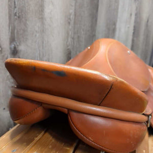 17" W *6" Courbette Close Contact Saddle, 2 Billet Guards, Purple Fleece Cover, Foam Panels, Med Front Pencil Rolls, Rear Gusset Panels, Flaps: 14"L x 13"W Serial #: 901975