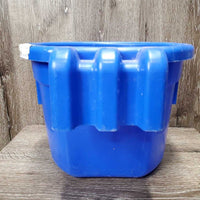 Plastic Hook Over Fence Flat Back Feed Bucket *vgc, clean, scrapes, film, scratches
