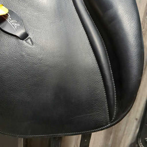 18" *W 6" Zaldi Platinum Dressage Saddle, XL Front Exterior Block, Wool Flocking, Rear Gusset Panels, Padded Seat, Flaps: 17"L x 10"W Serial # 201 426 18 32