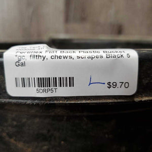 Flat Back Plastic Bucket *gc, filthy, chews, scrapes