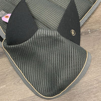 Mesh Dressage Saddle Pad, Mesh Soundproof Bonnet Set *vgc, mnr hair, dirt, threads
