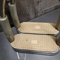 Pr Flexi Stirrup Irons, grips *gc, dirt, cracks, discolored, stiff, squeaky