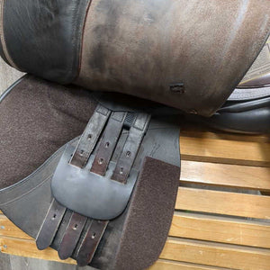 17" *W/XW *6.25" W.R.H. French Debut Close Contact, 2 Billet Guards, Black Ideal Cotton Cover, Black Fairfax Bag: 4 Velcro Blocks, Wool Flocking, Front & Rear Gusset Panels, Flaps: 13.75"L x 14.5"W Serial #: 17 W 103191