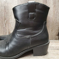 Synthetic Short Pointy Toe Western Boots *vgc, mnr dirt, scrapes & scratch
