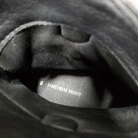 Synthetic Short Pointy Toe Western Boots *vgc, mnr dirt, scrapes & scratch
