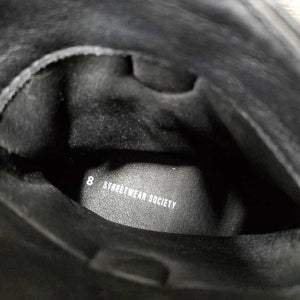 Synthetic Short Pointy Toe Western Boots *vgc, mnr dirt, scrapes & scratch