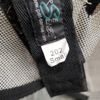 Hard Mesh Fly Mask, ears, nose *gc, dirt, pills, mnr holes, threads, stains?
