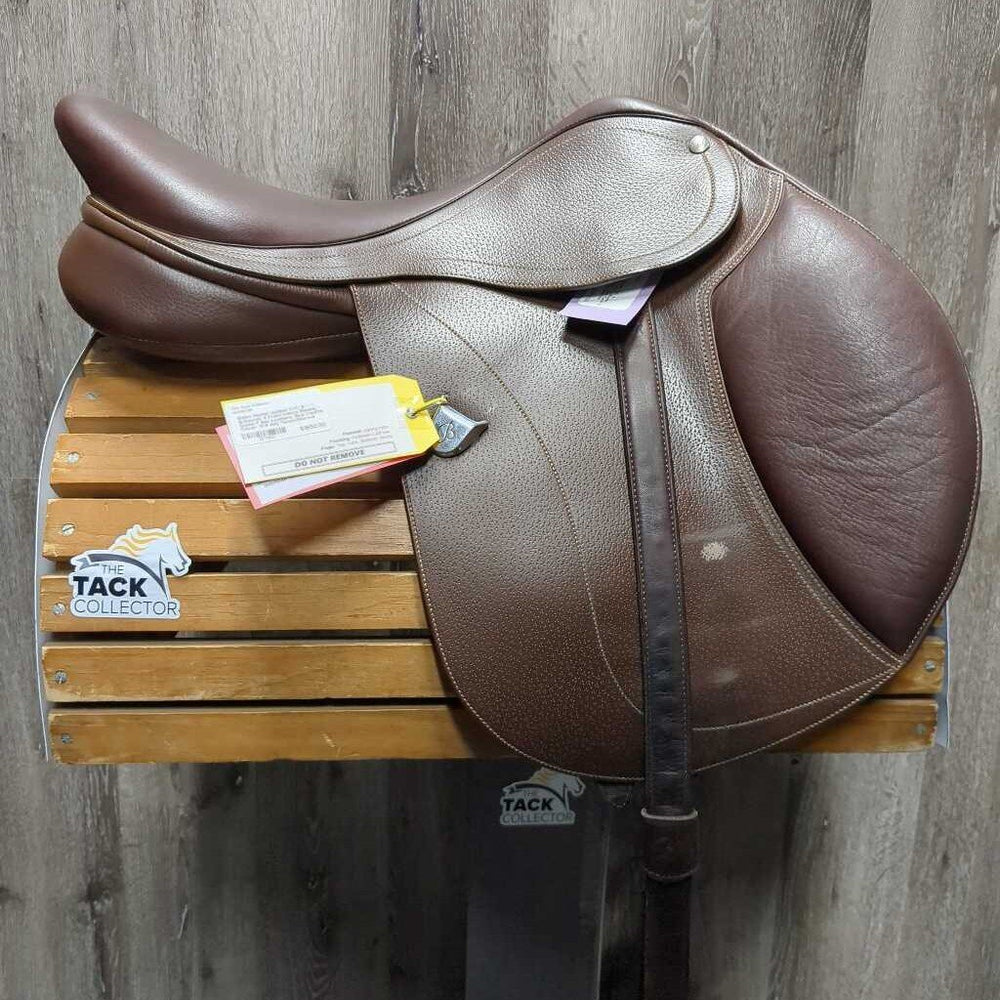 17.5 Adj *Green/Narrow Bates Hunter Jumper Close Contact Saddle, 2 Billet Guards, 2 Med Front Velcro Blocks, Bates T Bar Leathers, Blue CanPro Cover, CAIR Panels, Front & Rear Gusset Panels, Flaps: 14