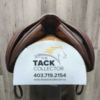 17.5 Adj *Green/Narrow Bates Hunter Jumper Close Contact Saddle, 2 Billet Guards, 2 Med Front Velcro Blocks, Bates T Bar Leathers, Blue CanPro Cover, CAIR Panels, Front & Rear Gusset Panels, Flaps: 14"l x 13.5"W Serial #:B1905102-44R 17.5"
