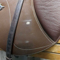 17.5 Adj *Green/Narrow Bates Hunter Jumper Close Contact Saddle, 2 Billet Guards, 2 Med Front Velcro Blocks, Bates T Bar Leathers, Blue CanPro Cover, CAIR Panels, Front & Rear Gusset Panels, Flaps: 14"l x 13.5"W Serial #:B1905102-44R 17.5"
