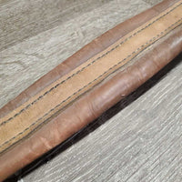 Padded Narrow Leather Girth, 1 els *fair, older, dirty, stiff, dry, deep creases
