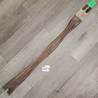 Padded Narrow Leather Girth, 1 els *fair, older, dirty, stiff, dry, deep creases
