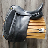 17.5" *XW 6.25" Dresch Monoflap Dressage Saddle, Xlg Exterior Front Blocks, Velcro Flap/Panel, Wool Flocking, Front & Rear Gusset Panels, Flaps: 15.5"L x 11.5"W Serial #: N/A
