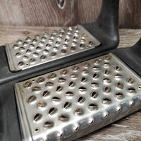 Pr Wide Base Plastic Flexi Stirrup Irons, Cheese Grater grips *vgc/gc, mnr dirt, scuffs & rubs
