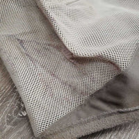 Hvy Fly Mask *gc, v.dirty/mud, hairy, clumpy, mnr threads
