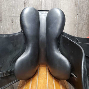 17/17.5" Adj *set MW *5.25" Erreplus Elena Dressage Saddle, Black LeMieux Cover, Wool Flocking, Xlg Exterior Front Blocks, Flaps: 19.5"L x 11"W Serial #: 170246672BLAI