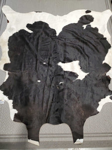 Cowhide Rug *xc/vgc, mnr dirt, curled edges