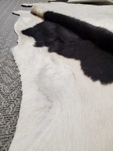 Cowhide Rug *xc/vgc, mnr dirt, curled edges
