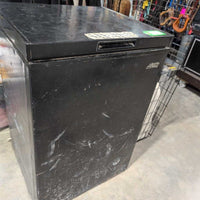 Chest Freezer *WORKDS, fair/gc, dirty, v.dented, tape
