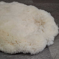 Sheepskin Jump Saddle Seat Saver *gc, clean, clumpy, rubs, mnr hairy, stretched elastic, older, stiff
