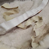 Sheepskin Jump Saddle Seat Saver *gc, clean, clumpy, rubs, mnr hairy, stretched elastic, older, stiff
