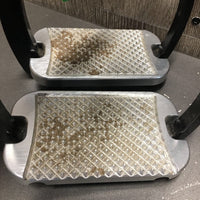 Light Angled - Wide Base Stirrup Irons *vgc, mnr dirt & scratches
