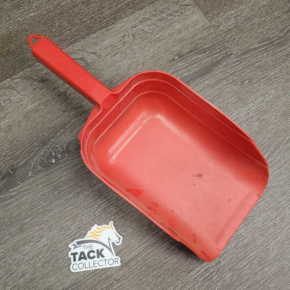 Plastic Feed Scoop *gc, clean, residue, gunk, faded, scraped/rough edges