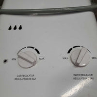 Propane Powered Tankless Wash/Shower Water Heater, hoses, Shower Head, Top Cover *gc, older, WORKS, dirt, scratches, stains
