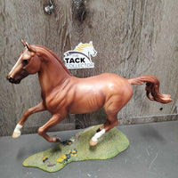 Show Jumping Warmblood Gelding, stand *vgc, dusty, scratches
