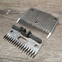 Body Clippers, 2 prs blades, box *TURNS ON - Motor Sounds OK, NEEDS REPAIR: NEW HEAD?FEET *gc/fair, hair, dirt, v.hairy filter, loose head, grooved feet
