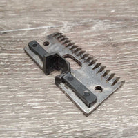 Body Clippers, 2 prs blades, box *TURNS ON - Motor Sounds OK, NEEDS REPAIR: NEW HEAD?FEET *gc/fair, hair, dirt, v.hairy filter, loose head, grooved feet
