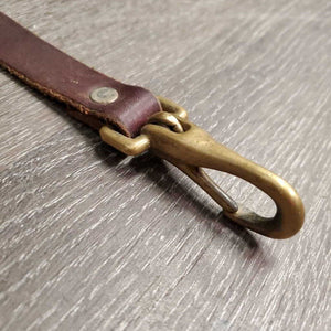 Flat Doube Leather Back Cinch, center strap, brass snap *vgc/xc, mnr film & dirty?residue, edge scrapes