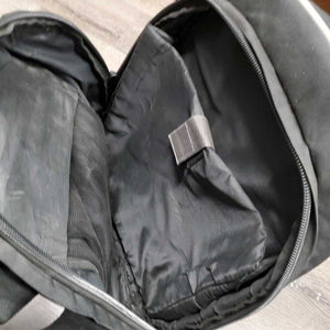 Grooms Back Pack *gc, dirty, rubs, mnr torn piping, threads, inside: gunky, mold?