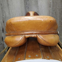 16.5/17" M/W *5" Courbette Alpina Close Contact, 2 Billet Guards, Large Front Pencil Roll Blocks, Foam Panels, Rear Gusset Panel, Flaps: 14"L x 13"W Serial #: 904069 62 3888880