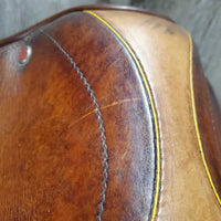 16.5/17" M/W *5" Courbette Alpina Close Contact, 2 Billet Guards, Large Front Pencil Roll Blocks, Foam Panels, Rear Gusset Panel, Flaps: 14"L x 13"W Serial #: 904069 62 3888880
