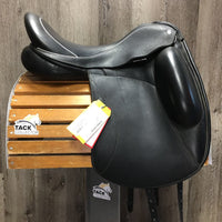 17 *17.5" Adj *set XW 6" Custom Saddlery Icon Alpha Monoflap Dressage, Black Nylon Custom Saddlery Cover, Wool Flocking, Front & Rear Gusset Panels, XL Short Exterior Front Blocks, Flaps: 16"L x 9"W Serial #: 21669 17 15