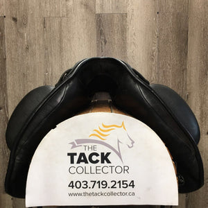 17 *17.5" Adj *set XW 6" Custom Saddlery Icon Alpha Monoflap Dressage, Black Nylon Custom Saddlery Cover, Wool Flocking, Front & Rear Gusset Panels, XL Short Exterior Front Blocks, Flaps: 16"L x 9"W Serial #: 21669 17 15