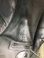 17 *17.5" Adj *set XW 6" Custom Saddlery Icon Alpha Monoflap Dressage, Black Nylon Custom Saddlery Cover, Wool Flocking, Front & Rear Gusset Panels, XL Short Exterior Front Blocks, Flaps: 16"L x 9"W Serial #: 21669 17 15
