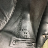 17 *17.5" Adj *set XW 6" Custom Saddlery Icon Alpha Monoflap Dressage, Black Nylon Custom Saddlery Cover, Wool Flocking, Front & Rear Gusset Panels, XL Short Exterior Front Blocks, Flaps: 16"L x 9"W Serial #: 21669 17 15