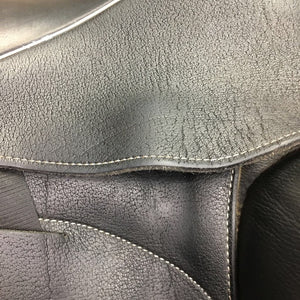 17 *17.5" Adj *set XW 6" Custom Saddlery Icon Alpha Monoflap Dressage, Black Nylon Custom Saddlery Cover, Wool Flocking, Front & Rear Gusset Panels, XL Short Exterior Front Blocks, Flaps: 16"L x 9"W Serial #: 21669 17 15