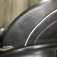 17 *17.5" Adj *set XW 6" Custom Saddlery Icon Alpha Monoflap Dressage, Black Nylon Custom Saddlery Cover, Wool Flocking, Front & Rear Gusset Panels, XL Short Exterior Front Blocks, Flaps: 16"L x 9"W Serial #: 21669 17 15
