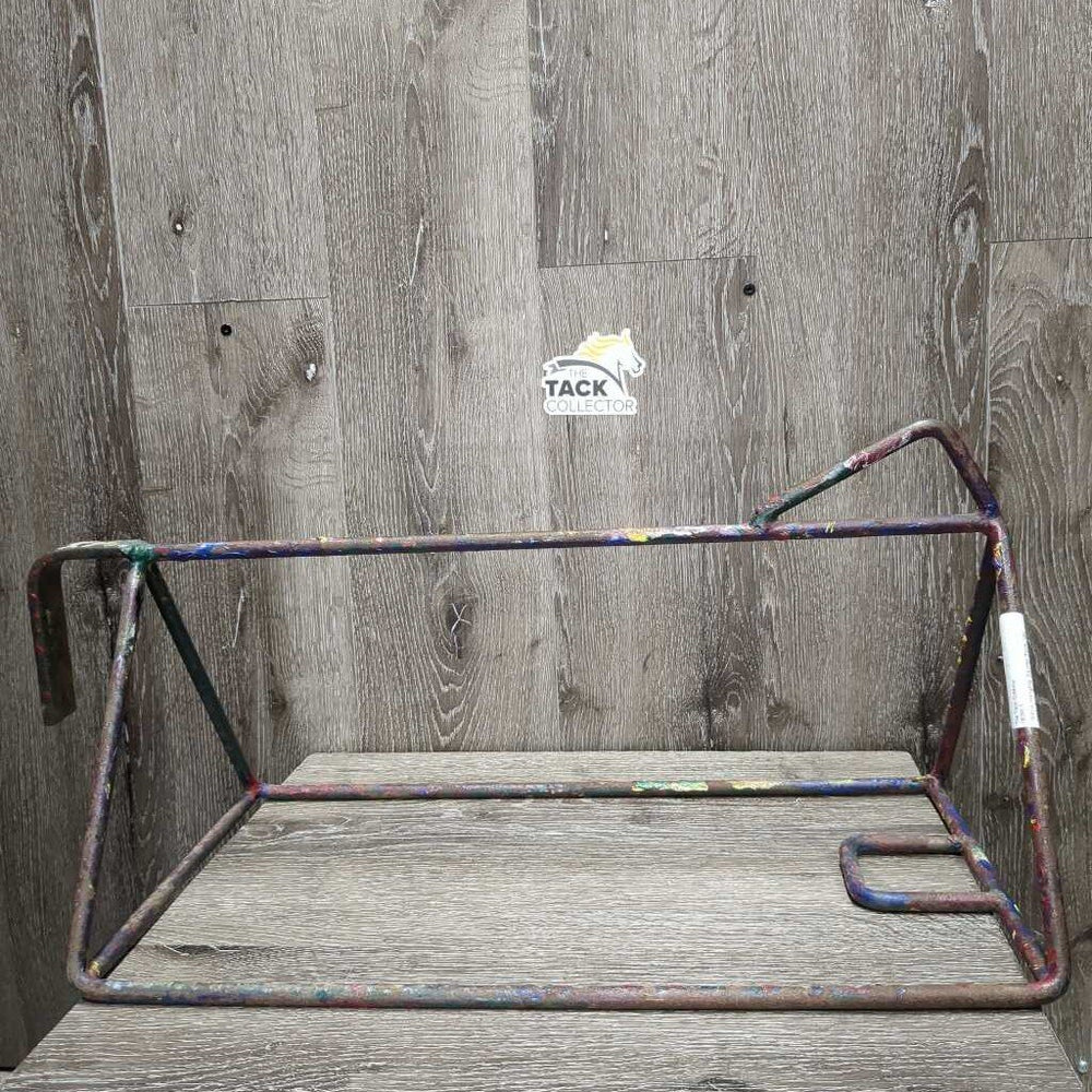 Metal Hanging Saddle Rack *gc, rust, mnr dirt, chips
