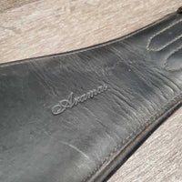 'Deluxe' Padded Leather Short Girth, els 2x, center D, velcro *gc/fair, dirty, residue, creases, dry, cracked