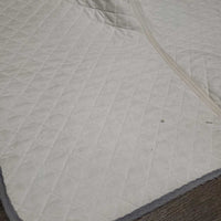 Quilt Jumper Saddle Pad *gc, clean, mnr hair, dingy, snags, puckers, rubs, pills
